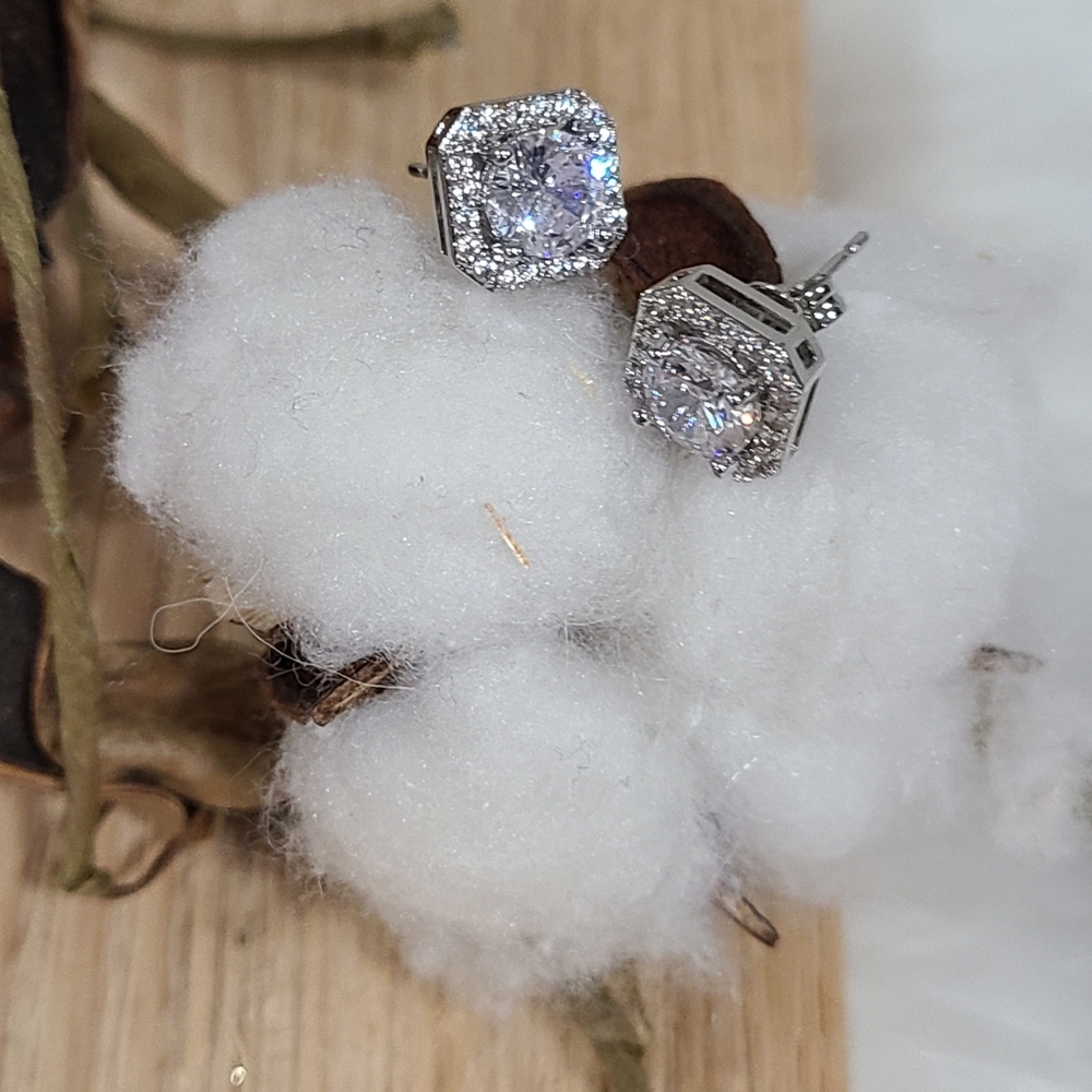 ⭐️⭐️NEW⭐️⭐️EXQUISITE!! OCTAGON CLEAR CZ Stud Earrings in 14kt White Gold Plating - Picture 8 of 13